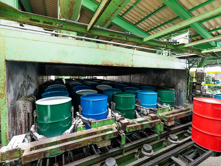 横浜工場 2.内部洗浄